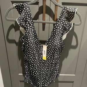 NEW WITH TAGS• Summersalt Ruffle backflip On the Dot Sz 6